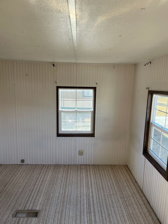 Building Photo - Comfortable 2+ Bedroom Mobile Home with Extra Storage and Enclosed Entries