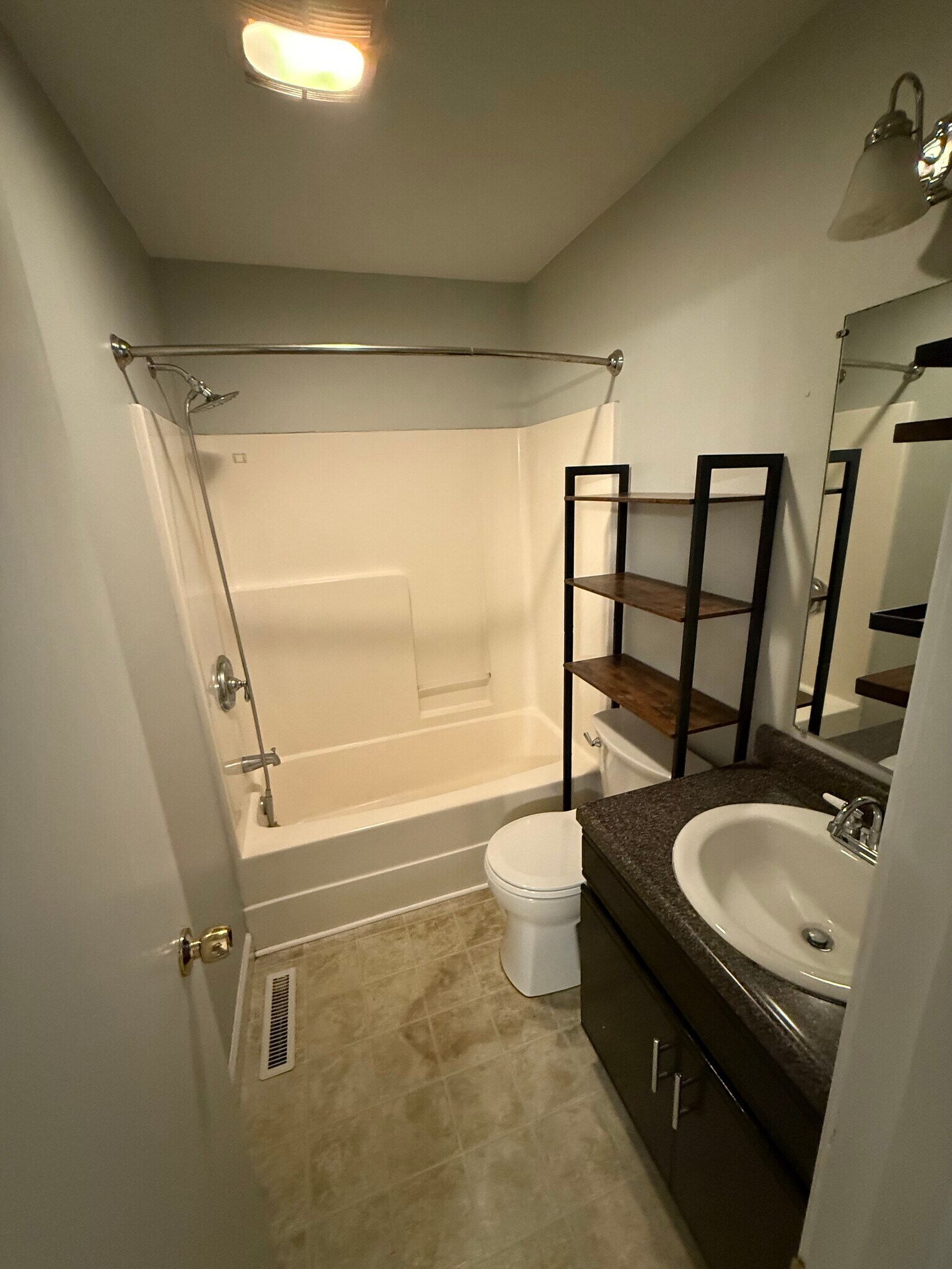Master bath - 733 Riley St