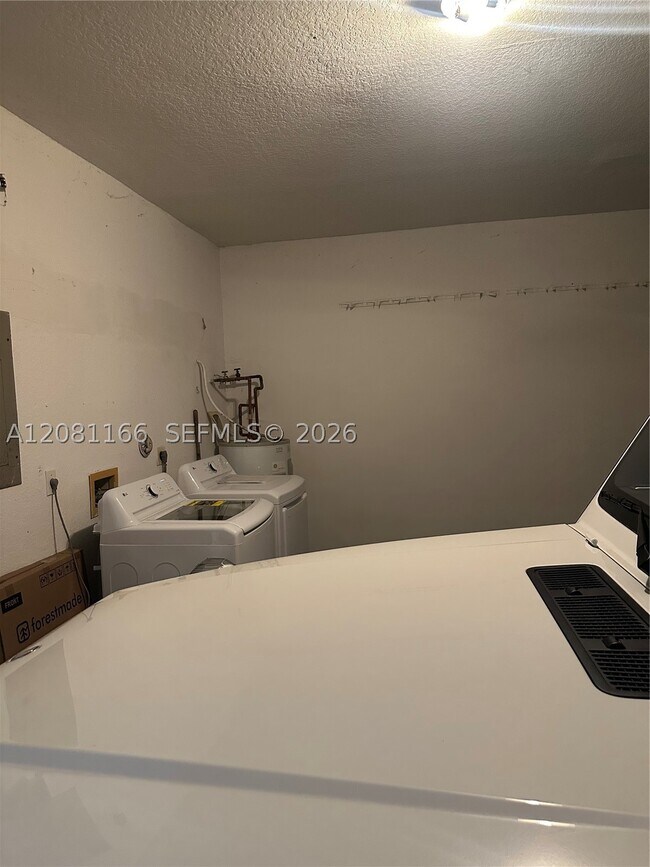 Building Photo - 11090 Baybreeze Way