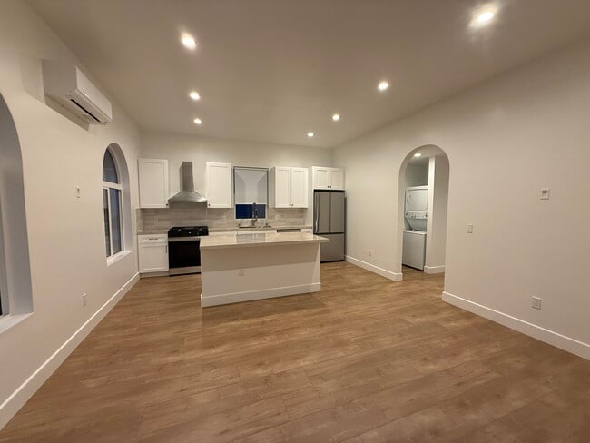 Building Photo - Burnside Residences