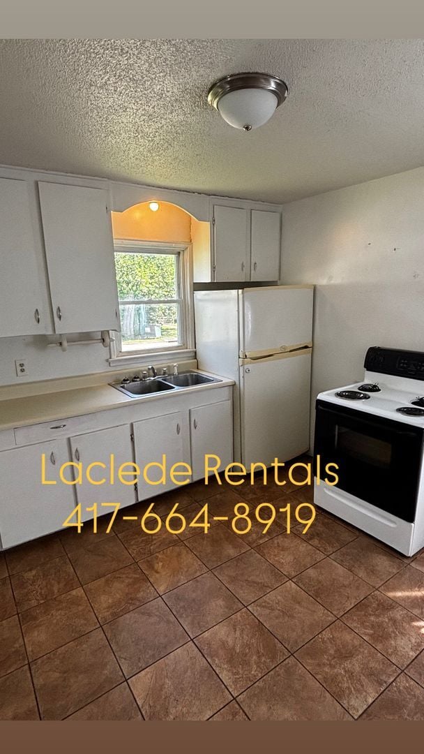 Building Photo - 2 BEDROOM  1 BATHROOM HOUSE