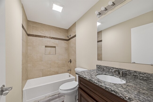 Building Photo - 15423 S Brentwood St