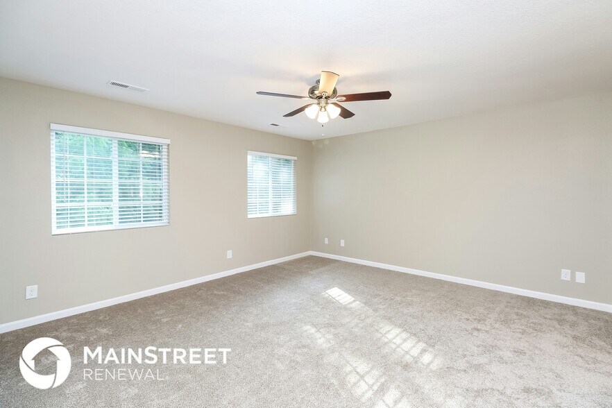 Building Photo - 305 Walnut Crossing Dr