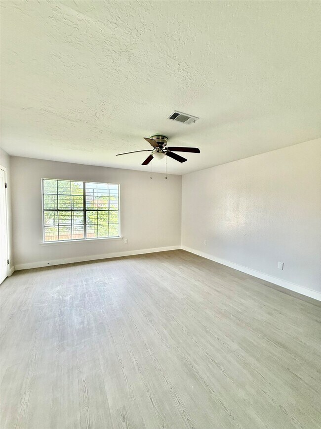 Building Photo - 12210 Cliffgate Dr
