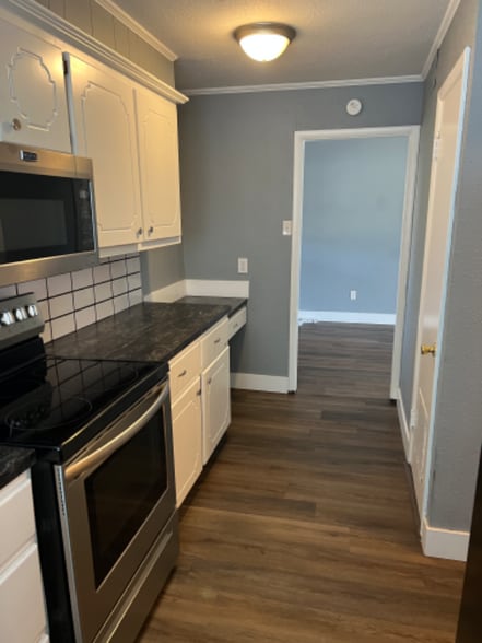 Building Photo - 2026 E Frank Phillips Blvd