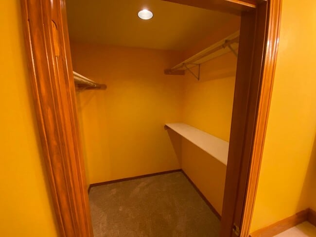 Building Photo - Wonderful Unfurnished 3 Bed 3 Bath Home ou...