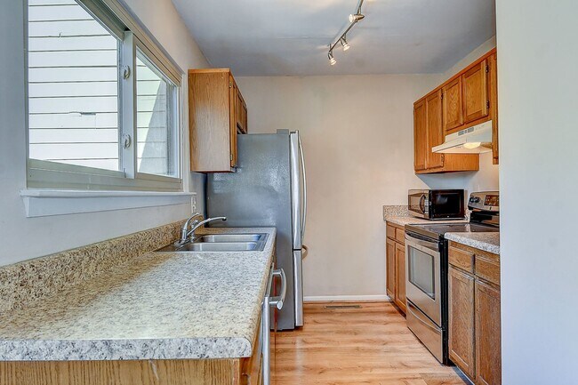 Building Photo - FOR RENT -  AEIRES ON THE BAY!