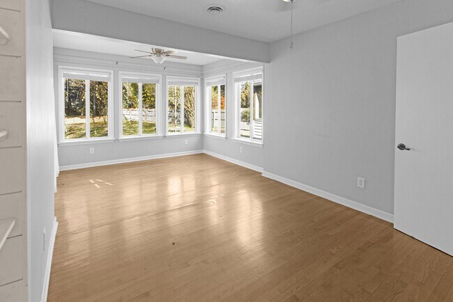 Building Photo - 3 Bed 1 Bath Home for Rent in Newport News