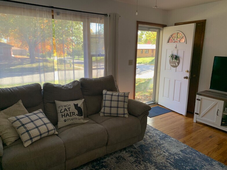 Building Photo - 1405 Maxwell Ave