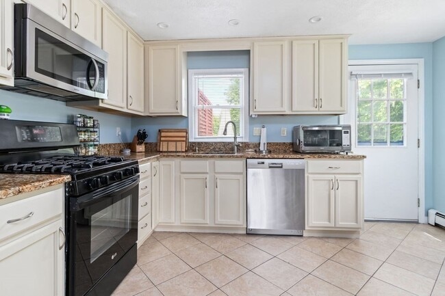 Building Photo - 36 Brookside Ave