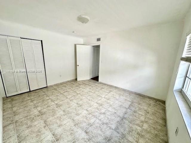 Building Photo - 2101 Bay Dr