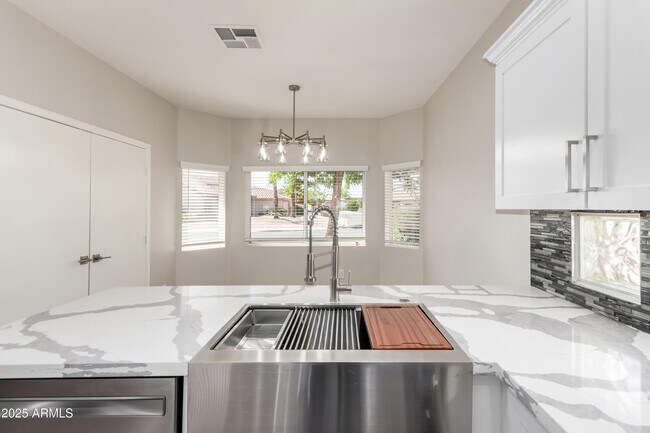 Building Photo - 14608 W Horizon Dr