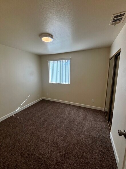 Building Photo - 426 W 109th Pl