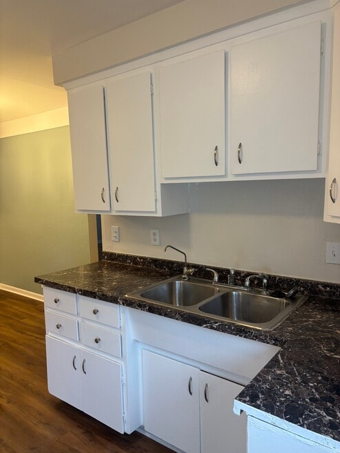 Building Photo - 1110 MacDonald Ave