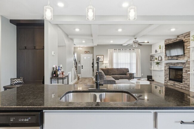 Building Photo - 1135 Charles Thomas Dr