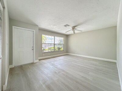 Building Photo - 5542 32nd Ave SW