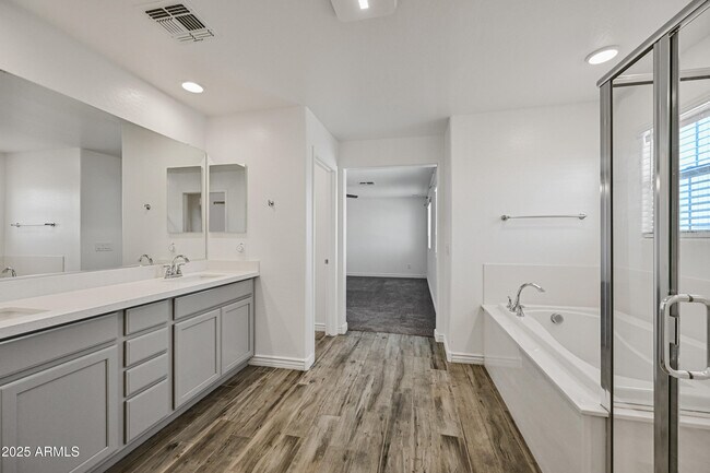 Building Photo - 14435 W El Cortez Pl