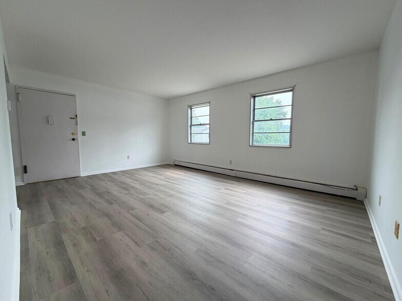 Building Photo - 18 Fairview Dr
