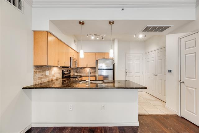 Building Photo - 3102 Kings Rd