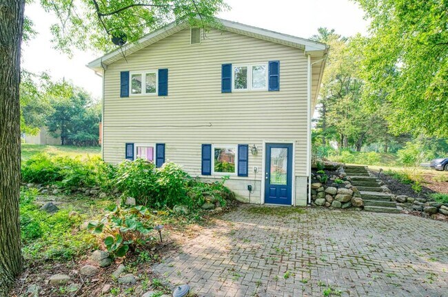 Building Photo - 3620 Zimmer Rd