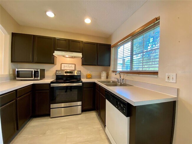 Building Photo - 2832 Osprey Cove Pl