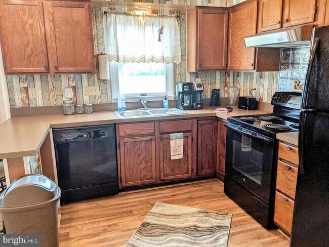 Primary Photo - 33616 Briar Ct N