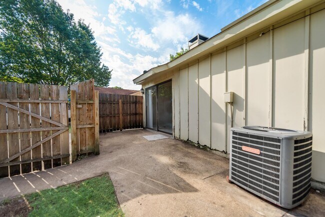 Building Photo - 1814 Sage Dr