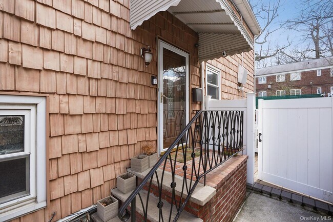 Building Photo - 208-44 15th Dr