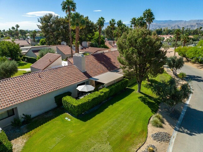 Building Photo - 303 Forest Hills Dr