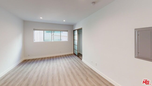 Building Photo - 425 S Willaman Dr