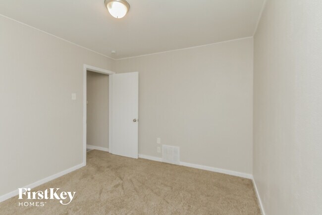 Building Photo - 20 164th St