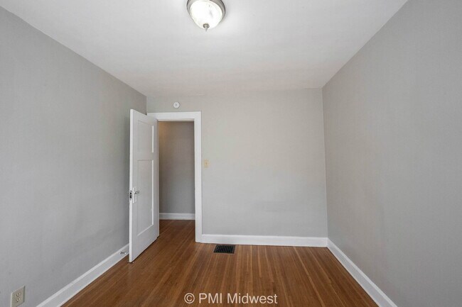 Building Photo - "Charming 3 Bedroom with Hardwood Floors i...
