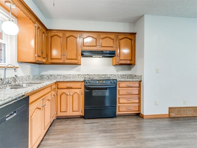 Building Photo - 1639 Westbrooke Terrace