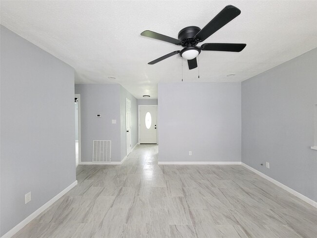 Building Photo - 5103 Karu Dr