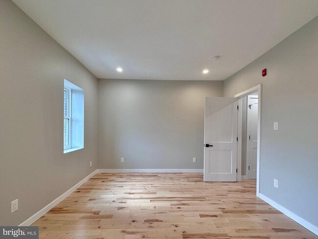 Building Photo - 2821 W Girard Ave