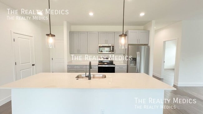 Building Photo - 905 Toluca St SE