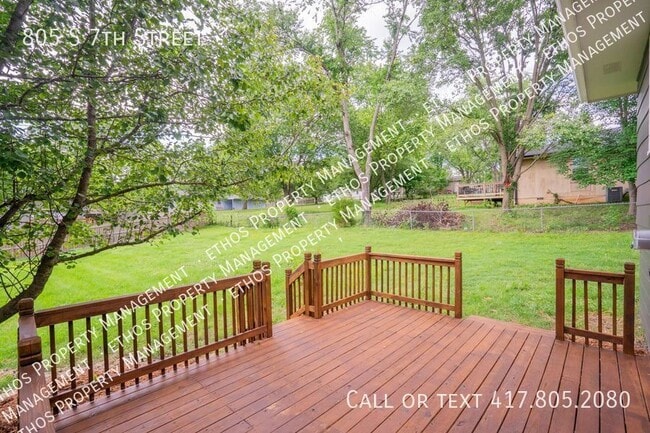 Building Photo - 805 S 7th St