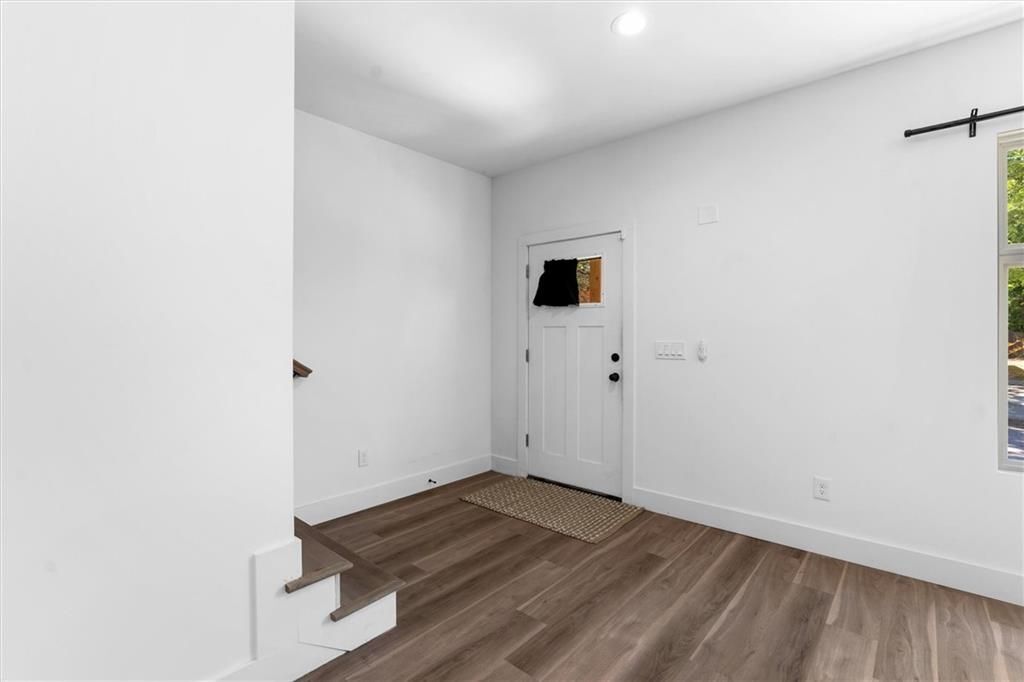 Building Photo - 598 Formwalt St SW