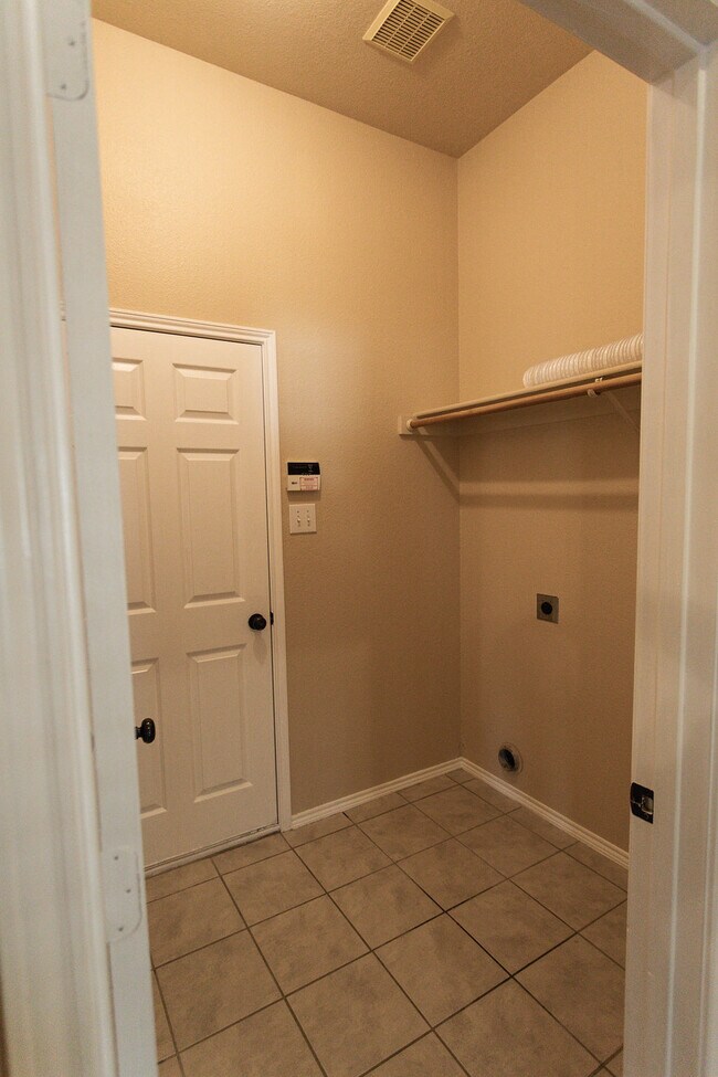 Building Photo - 1912 Cancun Dr