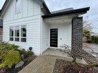 Building Photo - Charming 1Bed 1Bath Modern 2 Story Cottage with Fabulous Updates! Washer & Dryer Hook-ups!