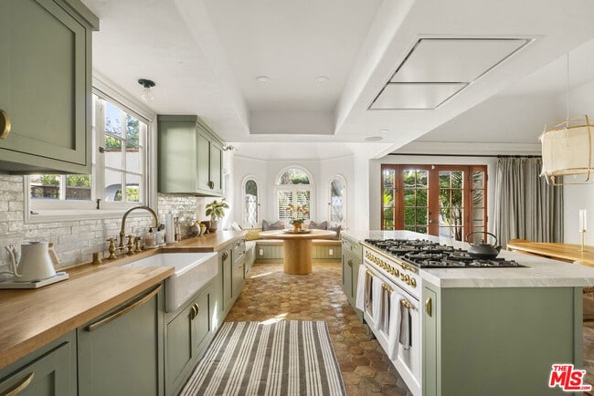 Building Photo - 105 S La Jolla Ave