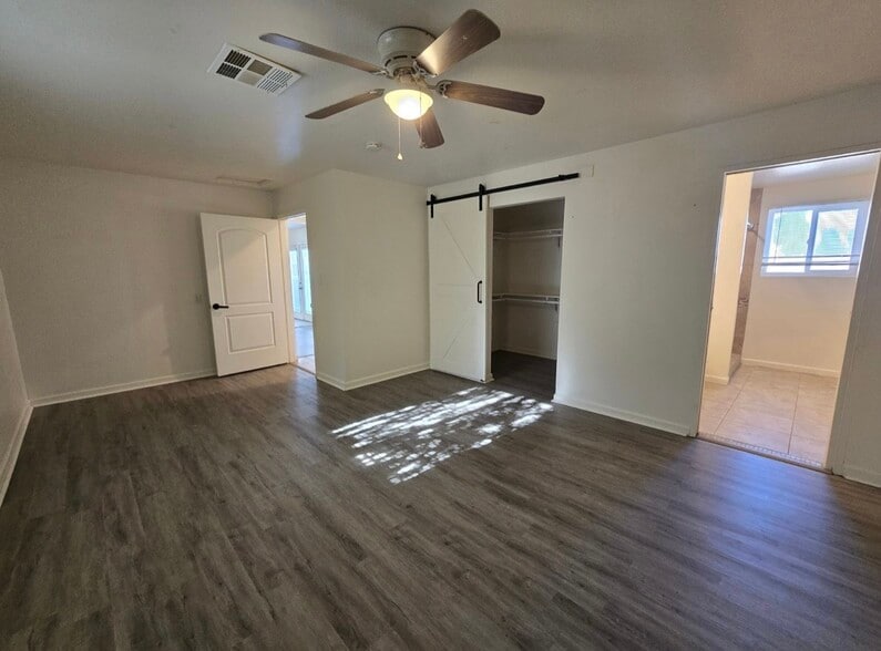 Building Photo - 4124 W Avenue L6