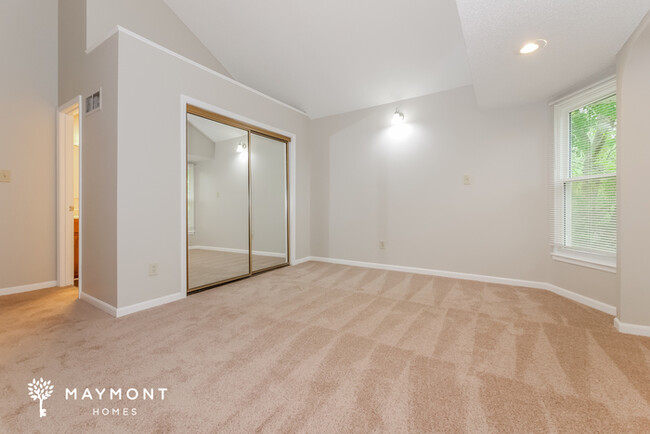Building Photo - Charming 3-Bedroom Home with Spacious Yard