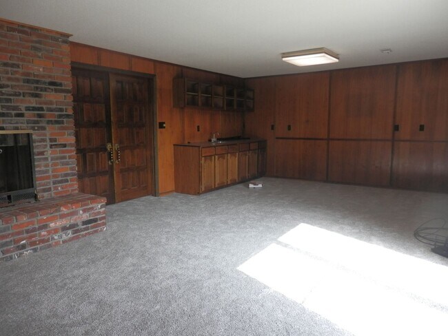 Building Photo - Spectacular 5 Bed 3 Bath With Amazing View...