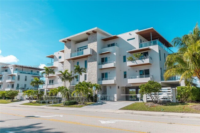 Building Photo - 6100 N Ocean Dr
