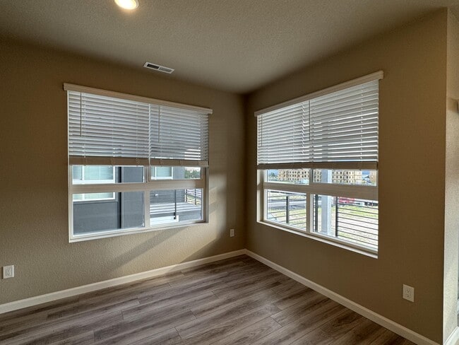 Building Photo - 10663 Columbite Hts