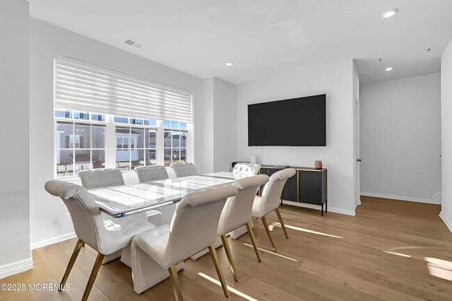 Building Photo - 2002 Evans Ln