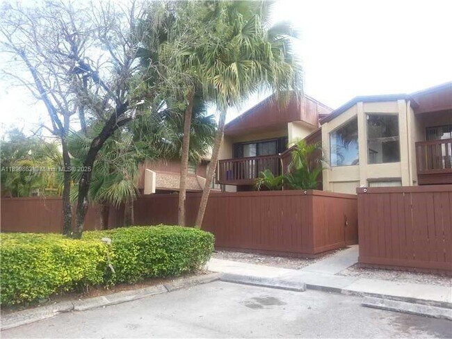 Building Photo - 6924 SW 114th Pl