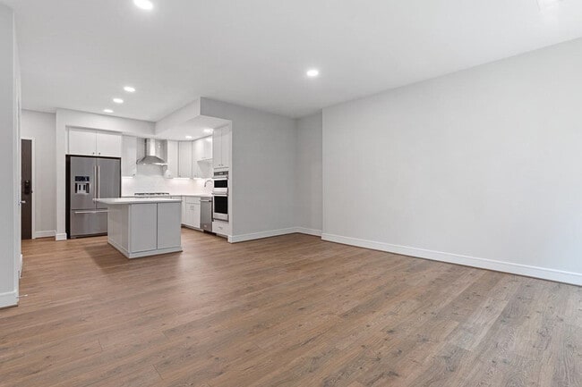 Building Photo - 635 Slaters Ln