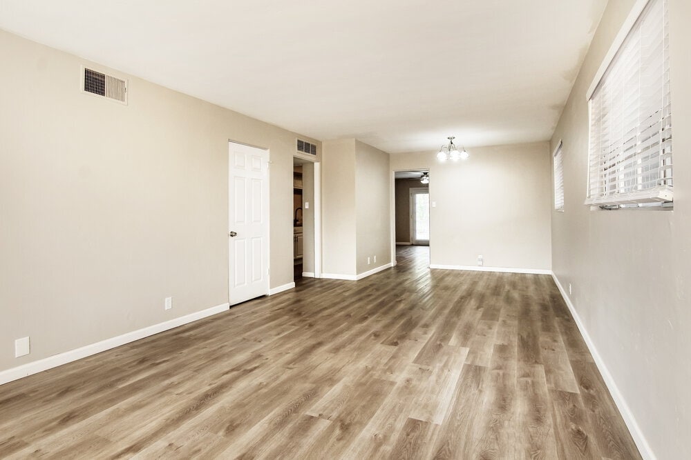 Building Photo - 2318 N 30th Pl